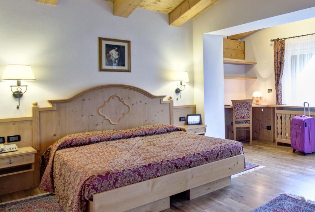 Hotel Des Alpes Cortina dʼAmpezzo Chambre photo