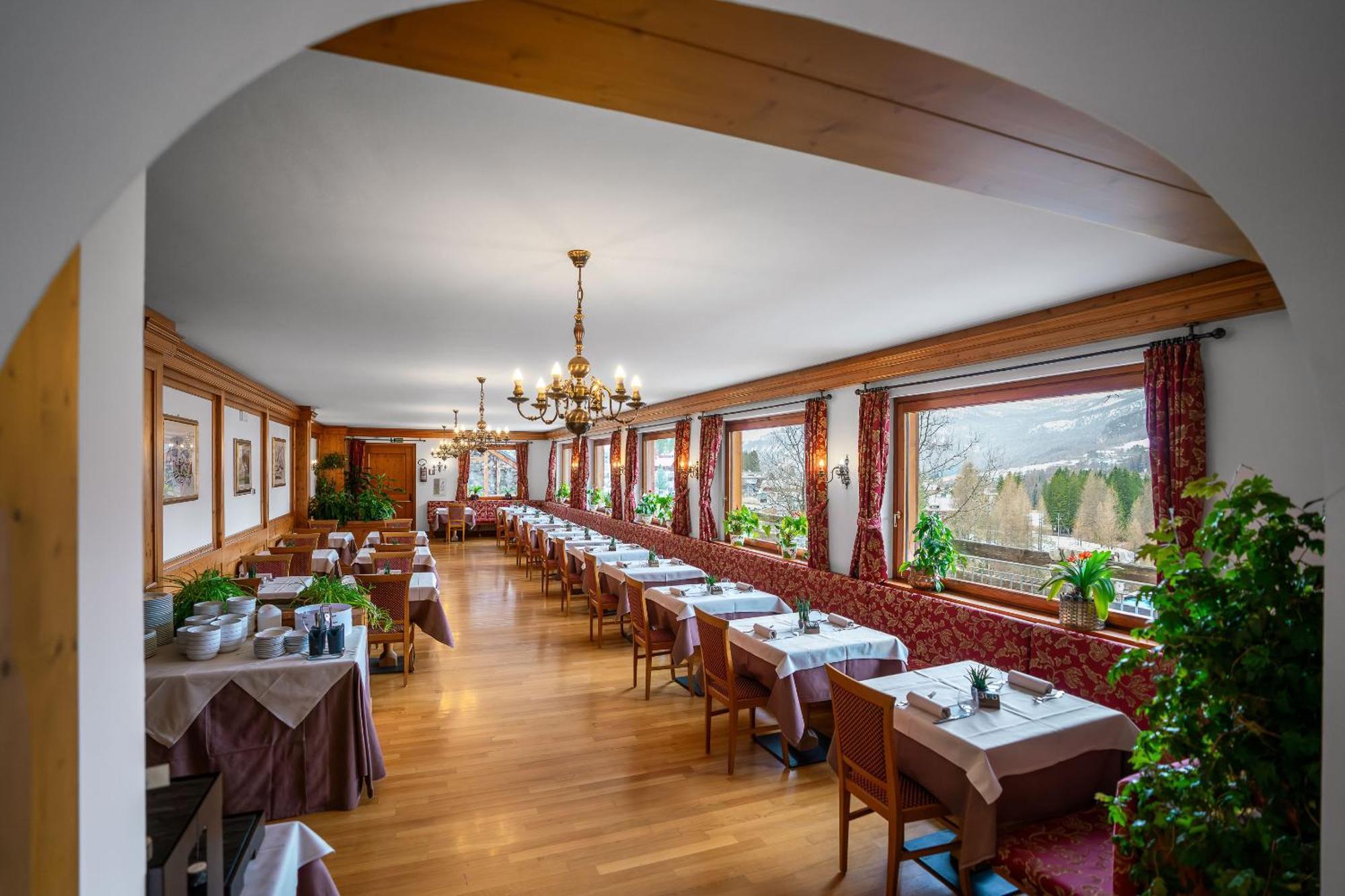 Hotel Des Alpes Cortina dʼAmpezzo Extérieur photo